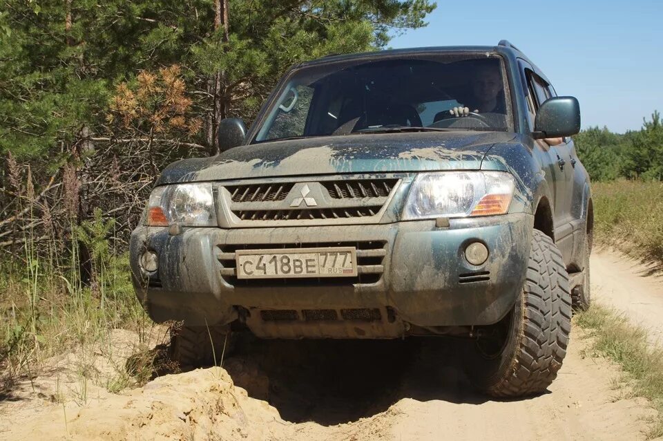 Pajero бездорожье. Паджеро 4 на бездорожье. Pajero бездорожье. Паджеро 4 на бездорожье. Митсубиси паджеро 3 для бездорожья.
