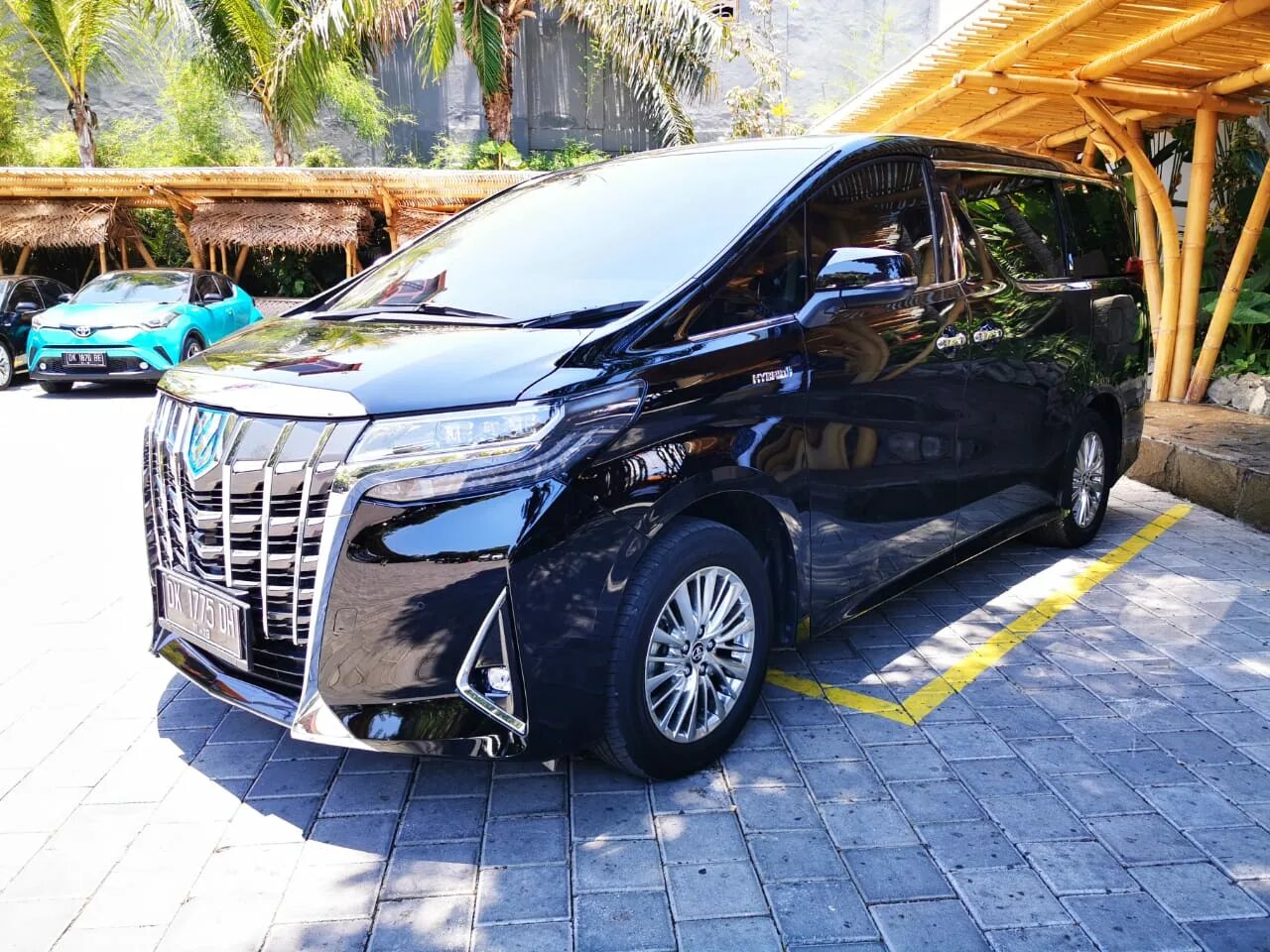 Отличается альфард. Тойота альфард. Toyota Alphard Hybrid e-four 4wd. Toyota Alphard Hybrid e-four 4wd 2021. Toyota Alphard Hybrid x.