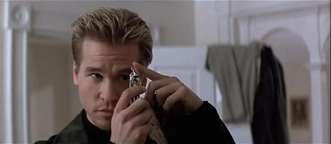 Неуловимый 1997. Вэл килмер святой 1997.