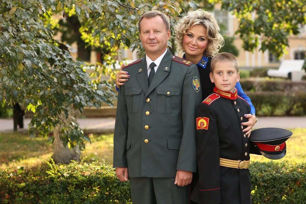 Отец офицер. Семья военного. семья офицера. семья военнослужащего.
