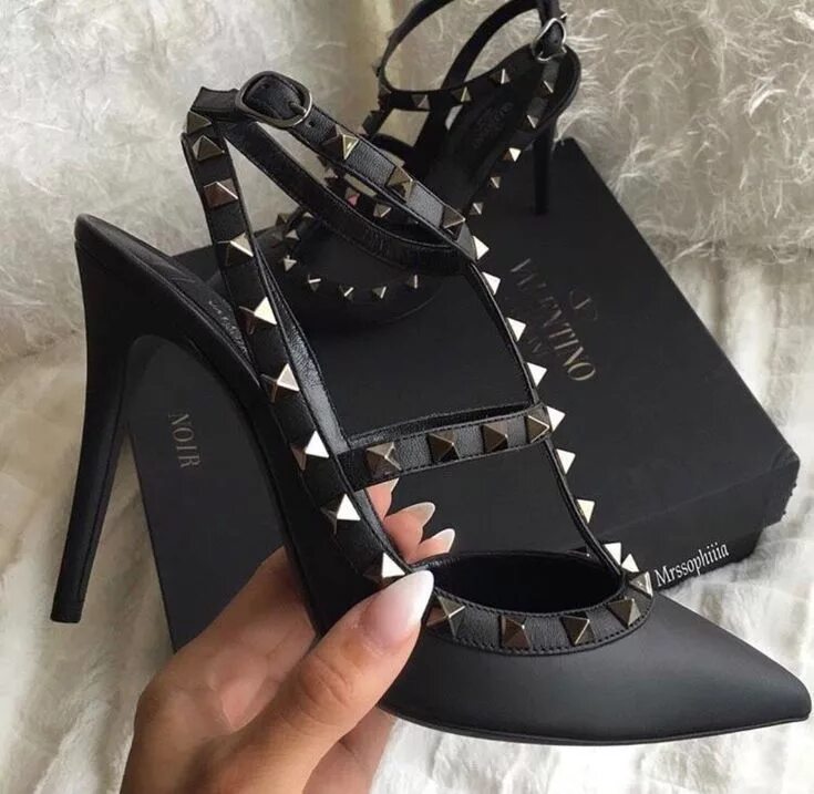 Шипы валентино. Шипы валентино. Valentino garavani балетки rockstud. Valentino garavani балетки rockstud. Валентино гаравани туфли с шипами.