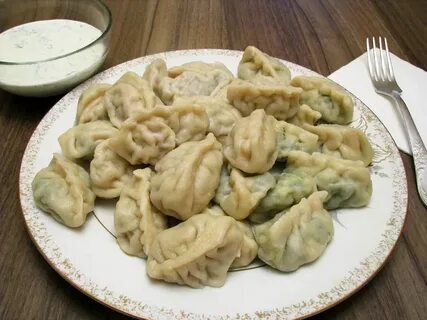 Блюда с кусочками теста
