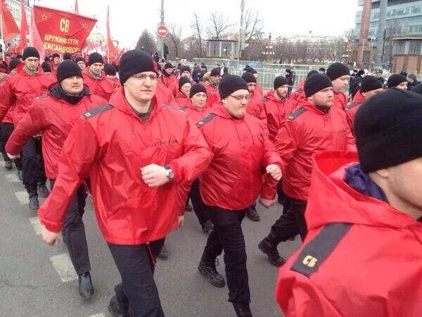 Что за движение суть времени. Митинг красные флаги. суть времени. коммуна кургиняна. суть времени кургинян.