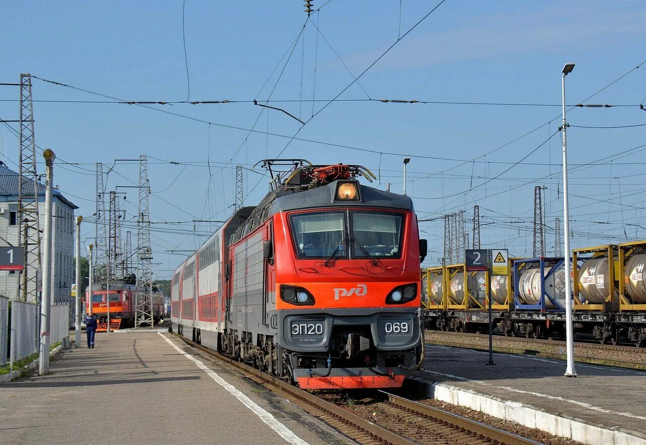 Великий новгород москва поезд ржд. Эп20 электровоз. Локомотив эп20. Локомотив поезд эп20. Поезда РЖД эп20.