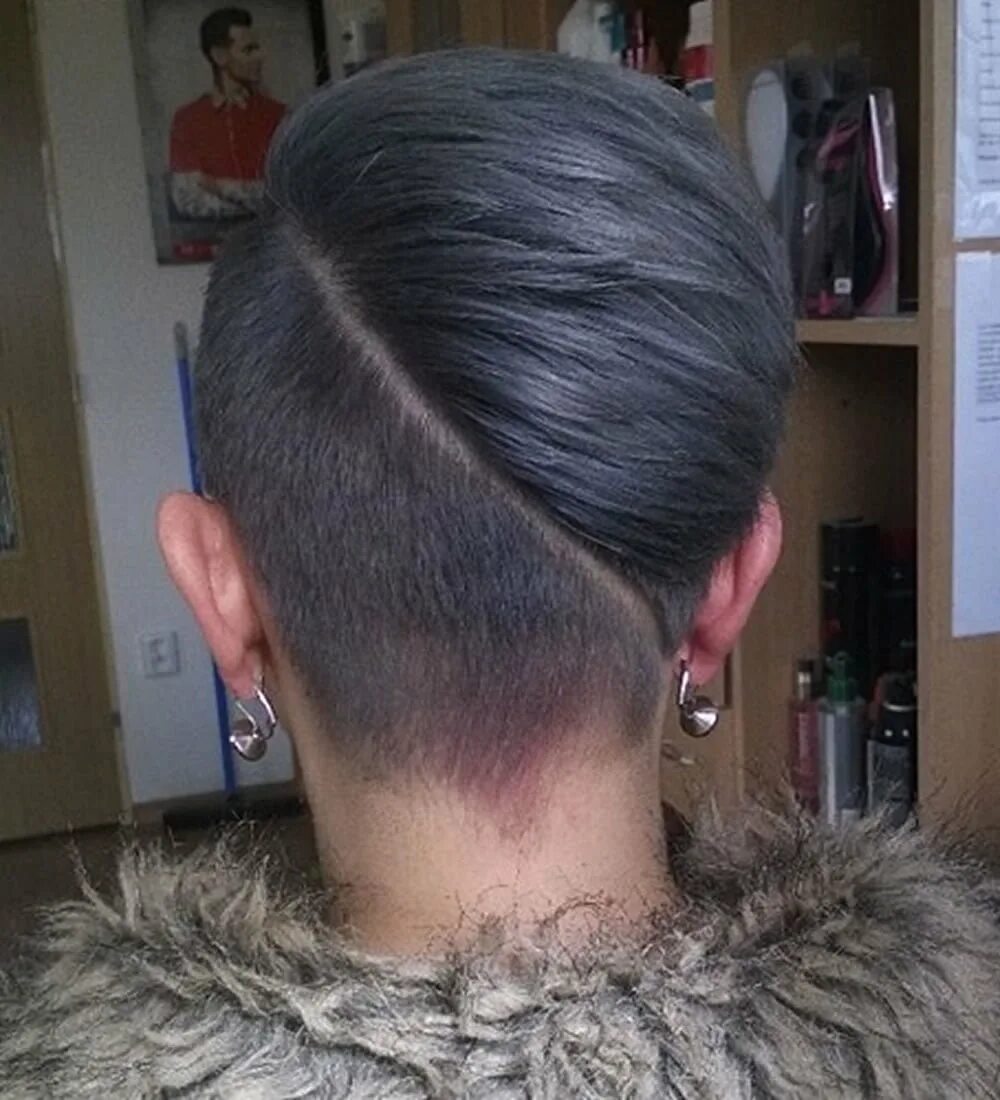 Стрижки снизу. Undercut (андеркат) затылок. Боб Undercut. Прически с выбритым затылком. Женские прически с бритым затылком.