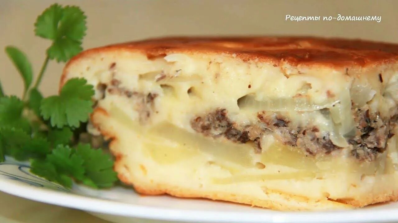 Пирог с консервой сайрой в духовке. Пирог из заливного теста с рыбной консервой. Заливной пирог с консервами. Пирог из заливного теста с рыбной консервой. Пирог с консервой рыбной и картошкой.