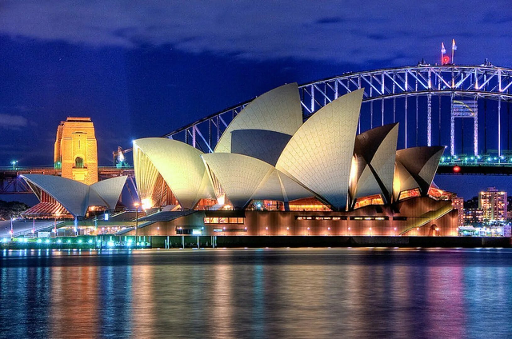 Интересный знаменитый город. Сиднейский оперный театр Австралия. Оперный театр в Австралии. Город Сидней оперный театр. Мельбурн оперный театр.