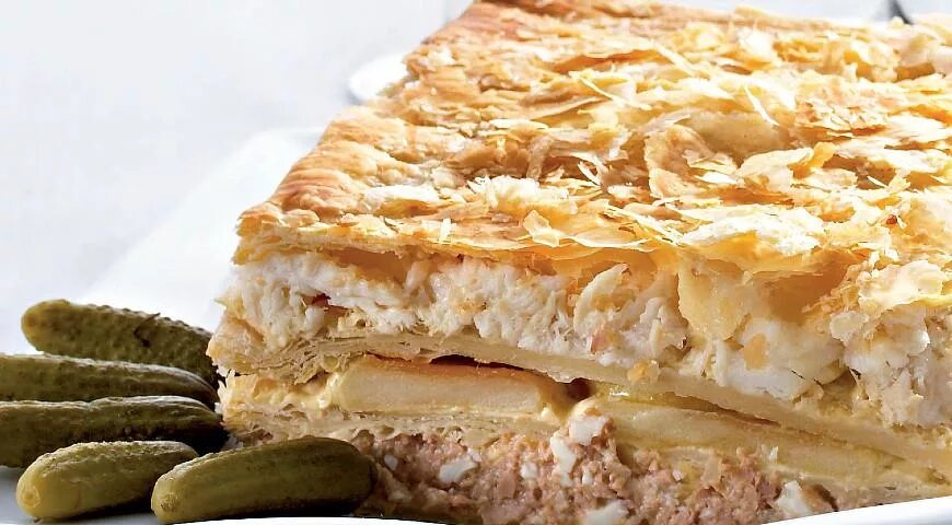 Творожный наполеон торт. Наполеон с печенью. Наполеон с печенью. Наполеон с печенью. Торт наполеон пломбирный.