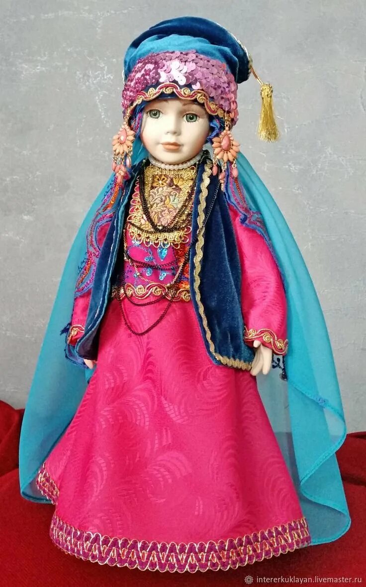Татарская национальная кукла. Национальные куклы. Татарский костюм для куклы. Куклы в татарской национальной одежде.