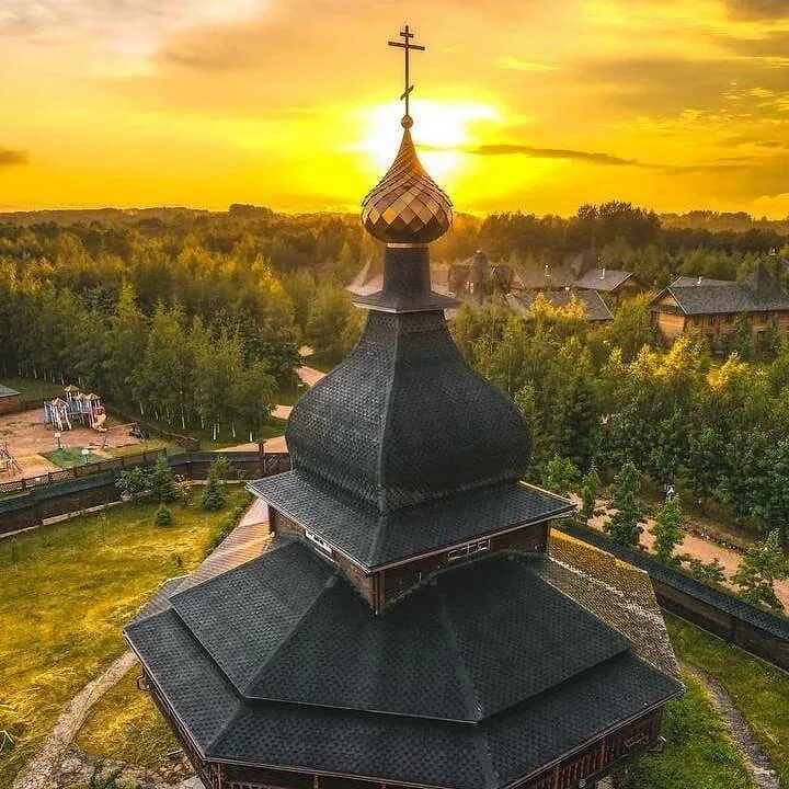 кижский погост кижи. ансамбль княжеского погоста. храм преображения господня на острове кижи.