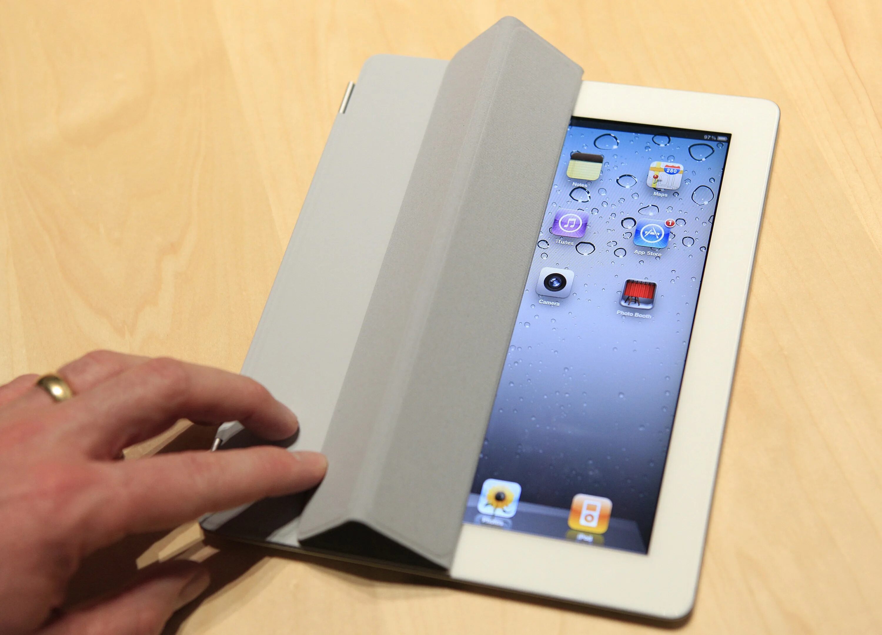 Ipad m 2. Apple ipad 2. ipad 2011. айпад 2 2011 года.