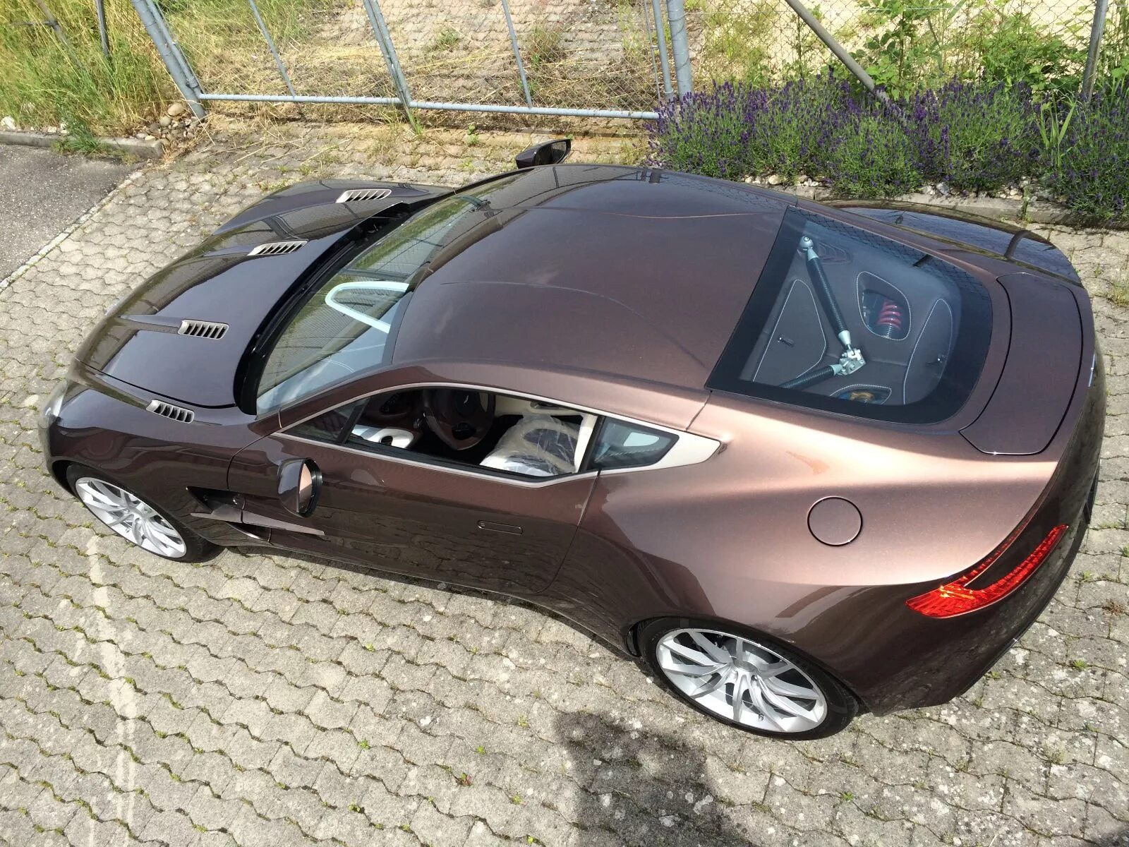 Автомобиль за 1 млн. Aston Martin one-77. Красивые машины недорогие. Интересные авто. Недорогая качественная машина.