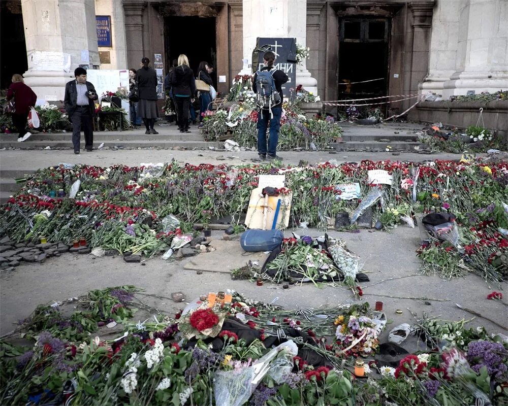 Сколько погибших в одессе. Дом профсоюзов в Одессе 2 мая 2014. Одесса 2014 дом профсоюзов жертвы. Одесская трагедия 2 мая 2014 года дом профсоюзов. Трагедия 2 мая в Одессе доме профсоюзов.