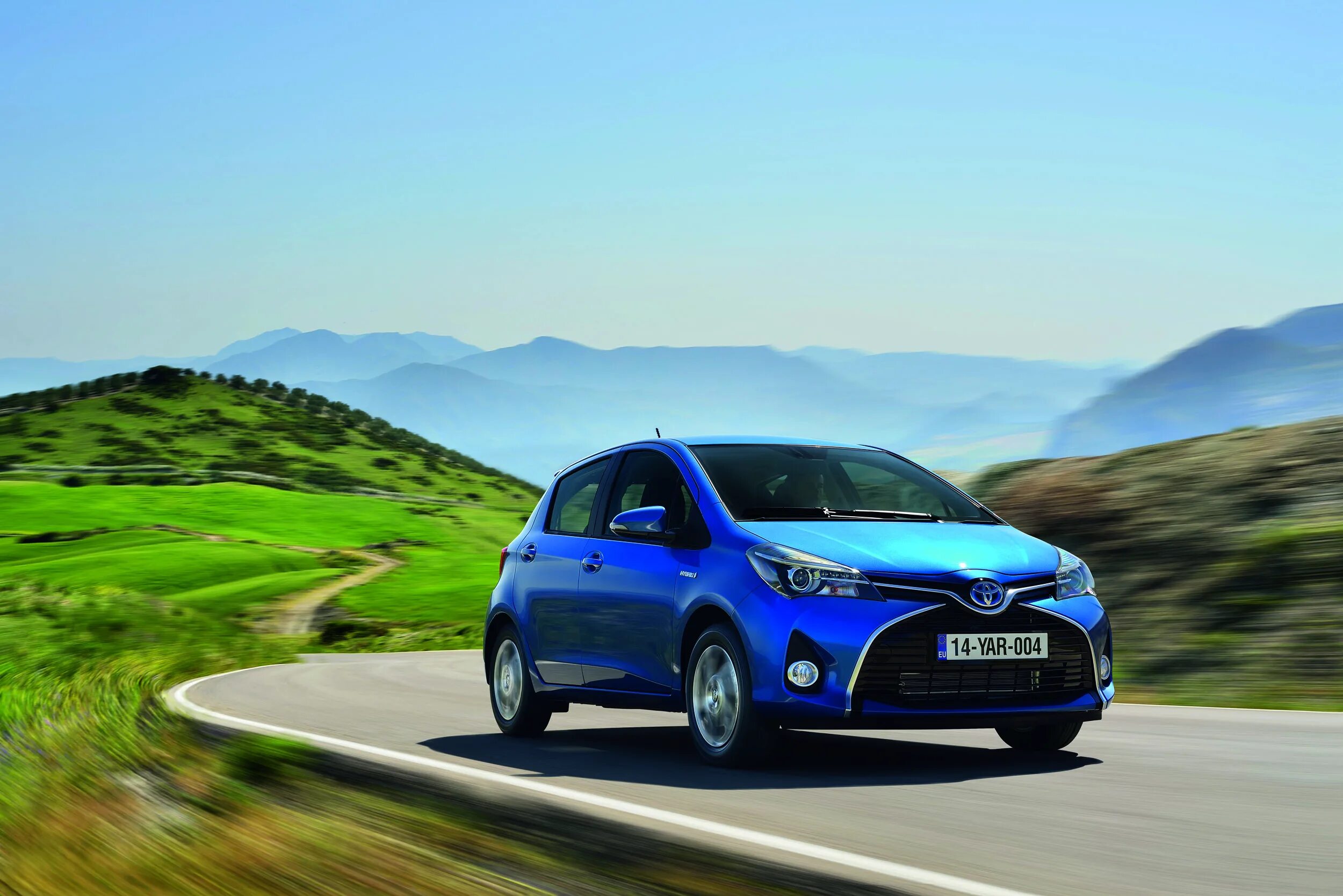 Тойота Ярис 2014. Toyota Yaris 2015. Toyota Yaris 2014. Toyota Yaris 2018. Надежные бюджетные автомобили