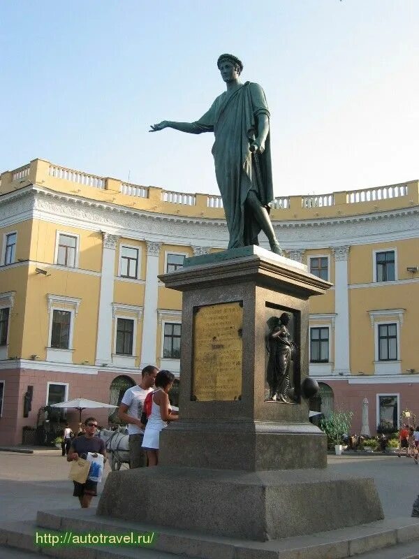 Одесский п. Дюк де Ришелье Одесса. Памятник Дюку в Одессе. Дюк Ришелье памятник. Памятник Ришелье в Одессе.