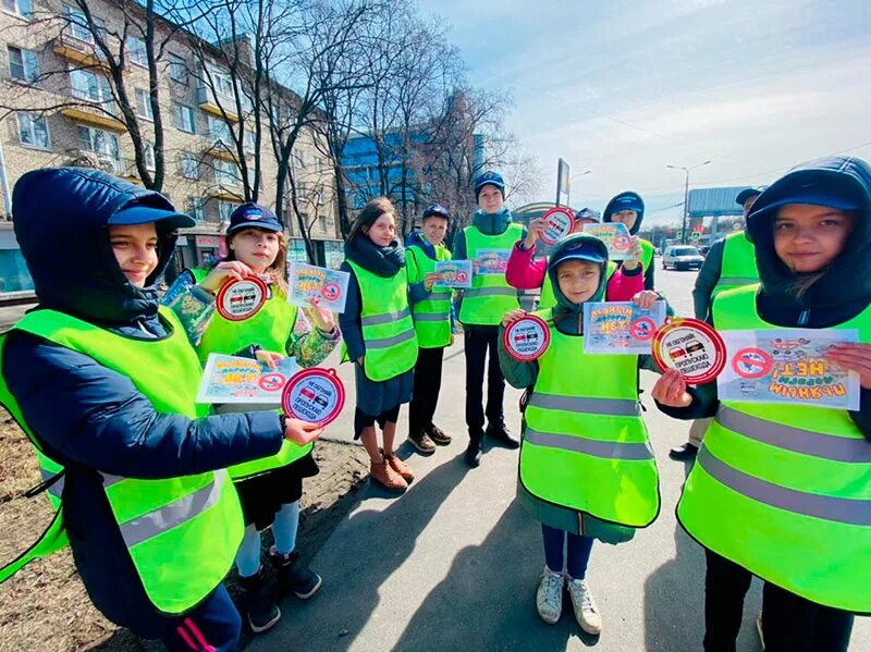 Дорожный патруль и инспектор гибдд. Эмблема юид в школе. Юный инспектор дорожного движения. Родительский патруль в доу на тему светоотражающие. Юный инспектор дорожного движения.