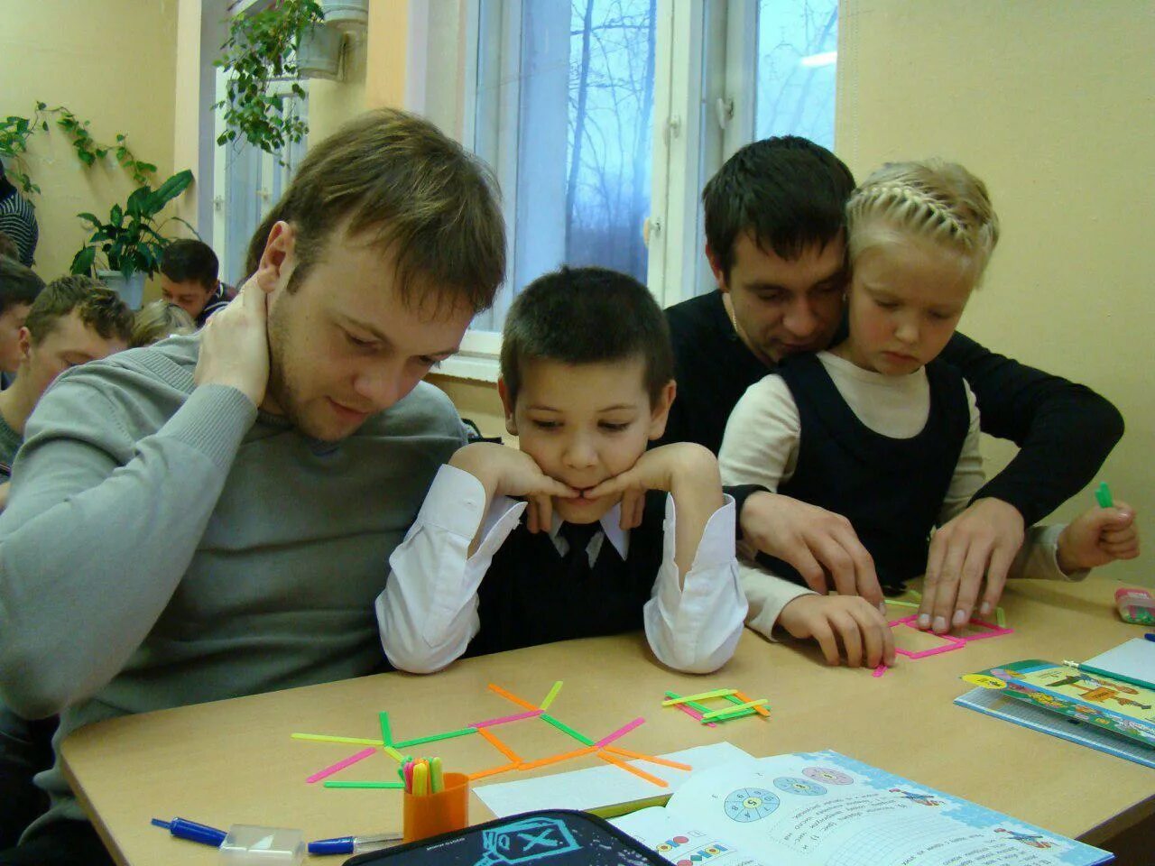 День открытых дверей в школе. Мастер класс с родителями в школе. Открытые занятия в школе. Классы для слабовидящих детей. Интерната двери