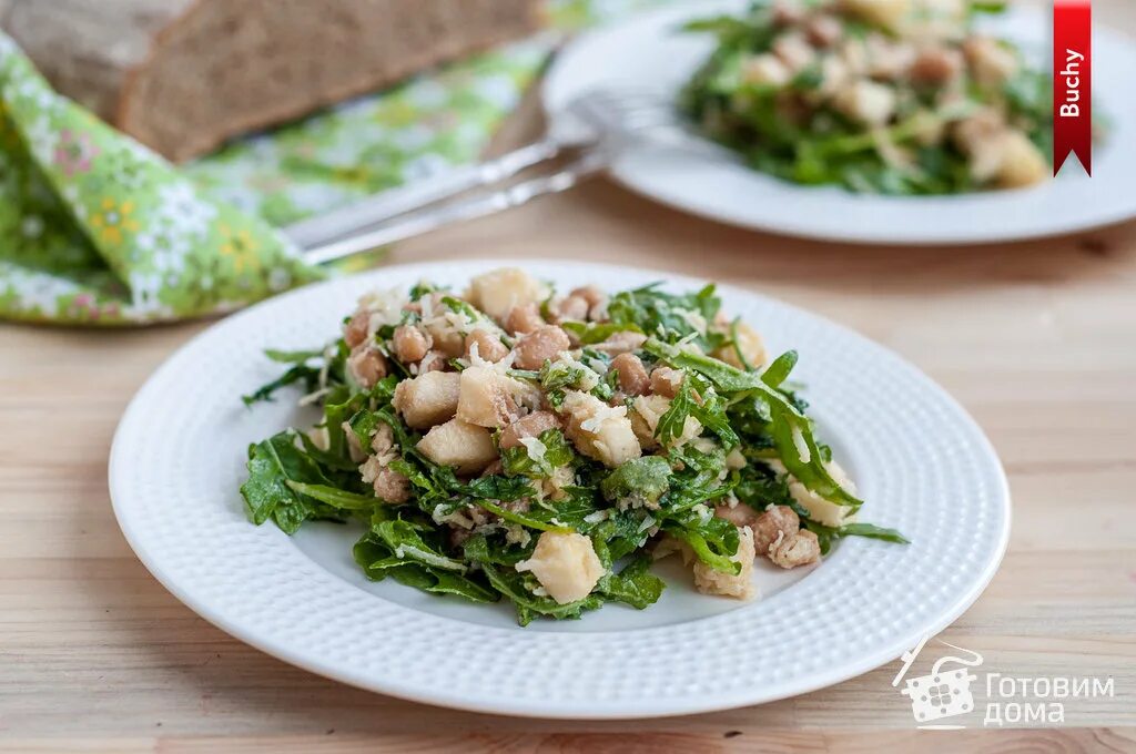 Салат с руколой и печенью. Салат руккола фасоль. Салат с рукколой и красной фасолью. Салат с куриной печенью и фасолью. Руккола с фасолью.