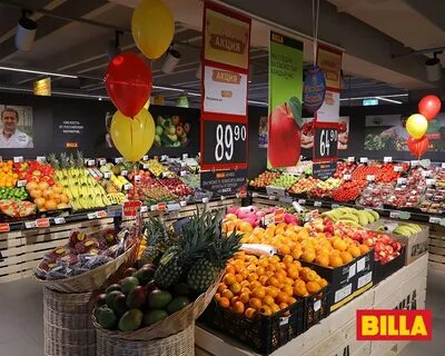 Супермаркет возле