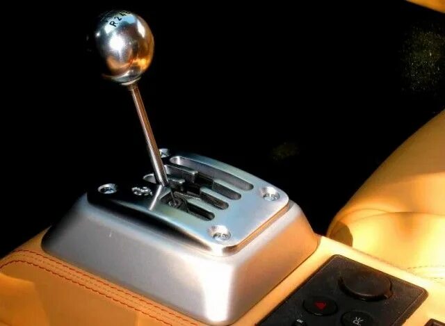 Переключатель кпп. Ferrari gear shifter. рычаг коробки передач феррари ф40. кулиса на ferrari. накладка на рычаг кпп.