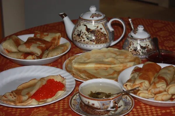 Добрый на осетинском языке. Стол с пирогами. Чай с пирожками. Чаепитие с блинами. Чаепитие с пирогами.