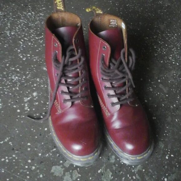 Oxblood цвет. Vintage 10 hole Oxblood doc Martens. Rad тушь oxblood