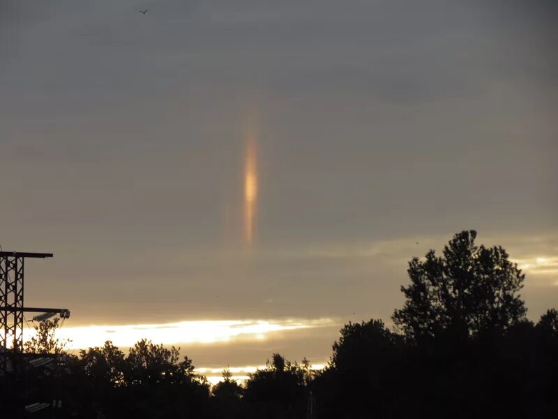 гало столбы в москве. световые столбы самарская область. необычное явление в островцах г жуковский. необычное явление в островцах г жуковский.