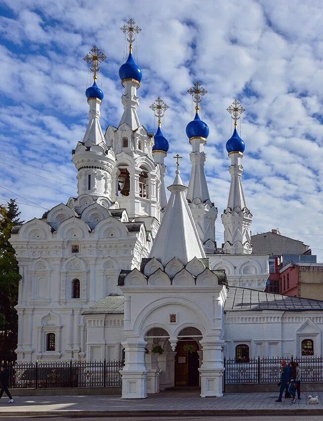 Московская церковь рождества богородицы. Храм Рождества Богородицы в Путинках в Москве. Церкон Рождества Богородицы в Путинках. Церковь Рождества Пресвятой Богородицы Москва. Московская Церковь рождения Богородицы в Путинках 17 век.