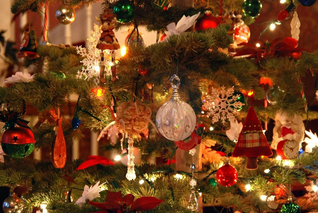 В старину на новогодних елках. Новогодние украшения. Красивая елка. Наряжаем елку. Рождественская елка.