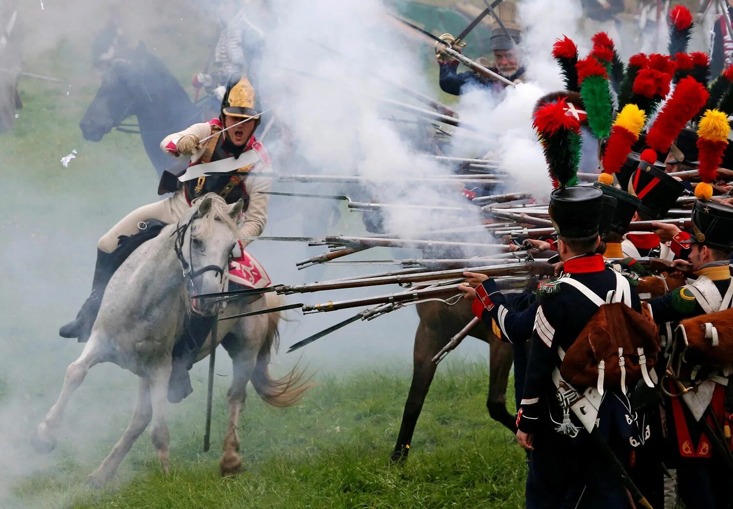 Фото battles. Бородинская битва 1812. Битва при Бородино 1812. Бородинское сражение 1812 реконструкция. Реконструкция войны 1812 в Бородино.