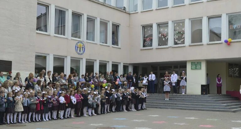 школа 14 солигорск. школы солигорска. шестая школа город солигорск. школа 10 класс. школы города солигорска.