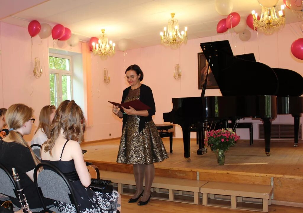 Дмш №1 им чайковского алмаз монасыпов. Музыкальная школа имени глинки екатеринбург. Дмш имени шестерикова. Дмш имени генделя. Дмш имени шестерикова.