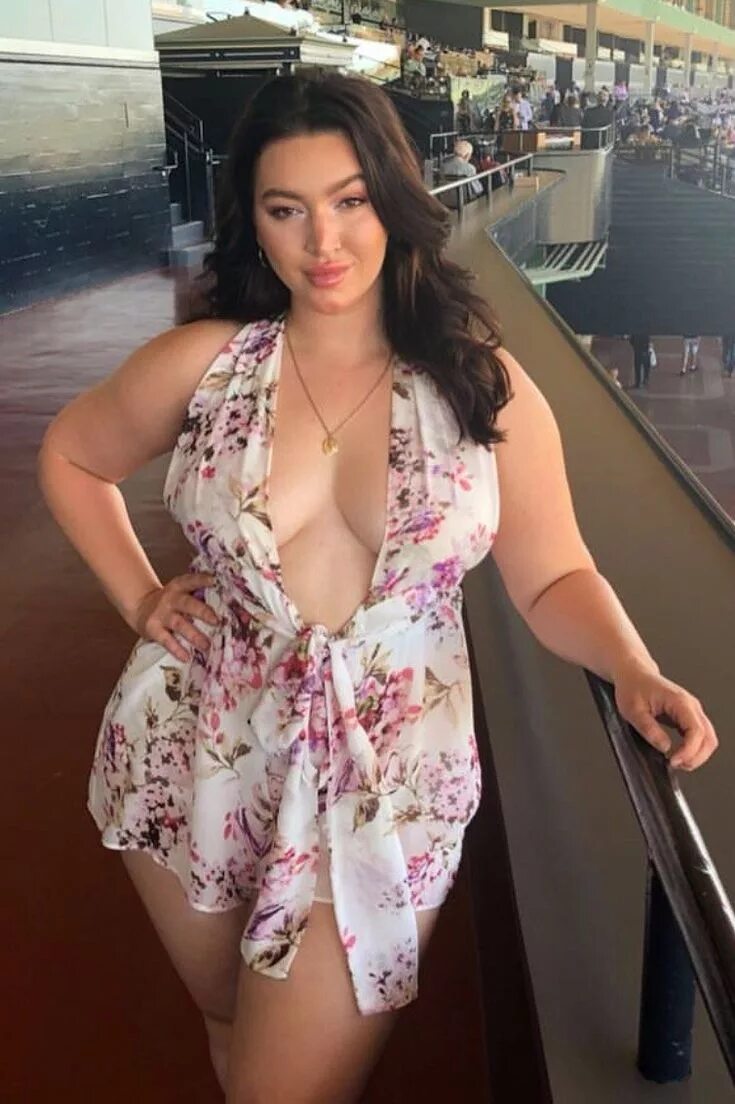 В самом соку фото. Женщины в соку. Лейла соколова. Блондинка с большой грудью. Екатерина отрокова.