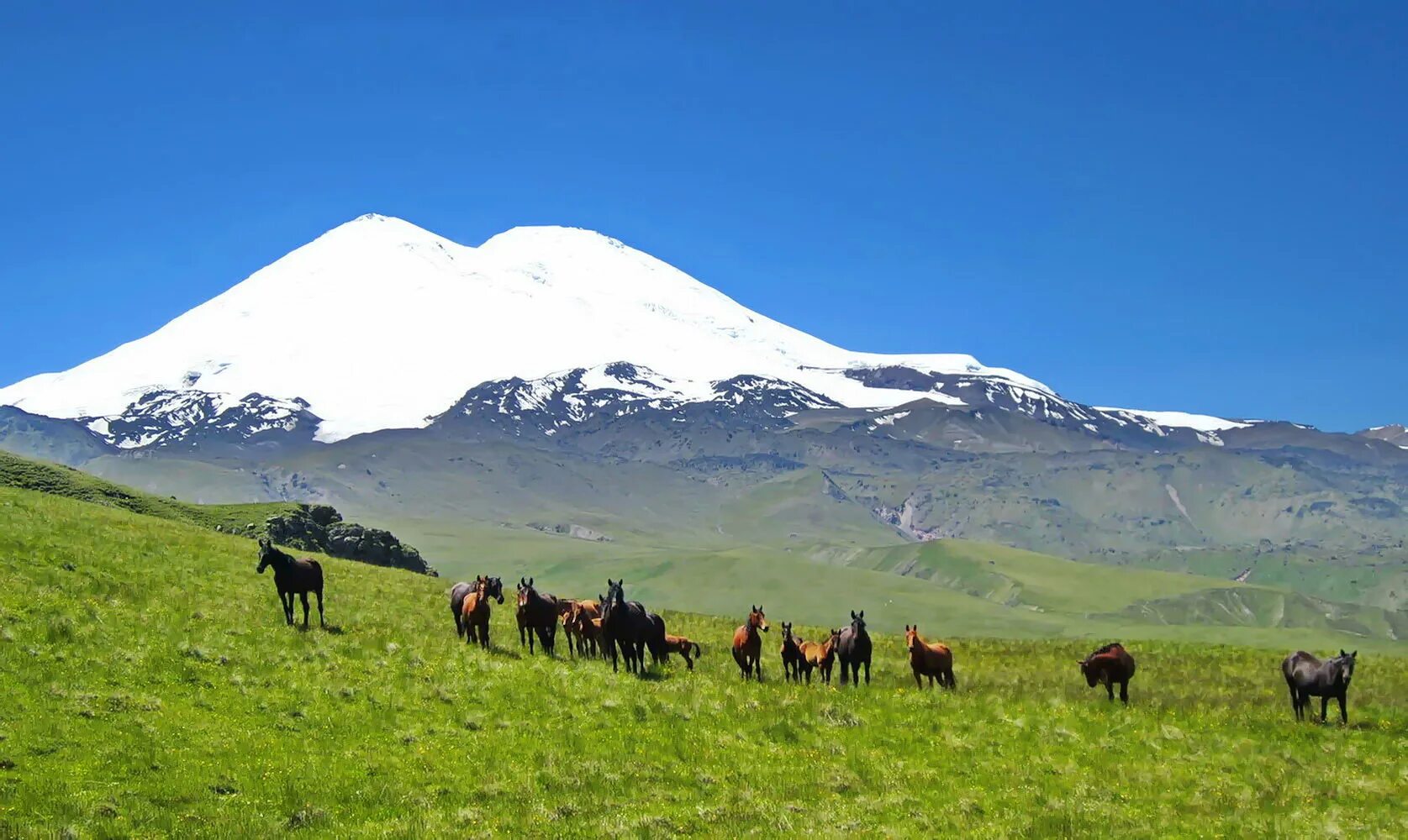 Кабардинцы и балкарцы. Кабардинский национальный костюм для детей. Рассказ о горе эльбрус. Эльбрус по кабардински. Осетины осетины национальный костюм.