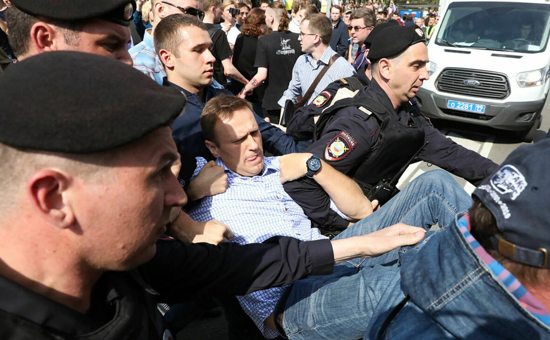 Навальный автозак.