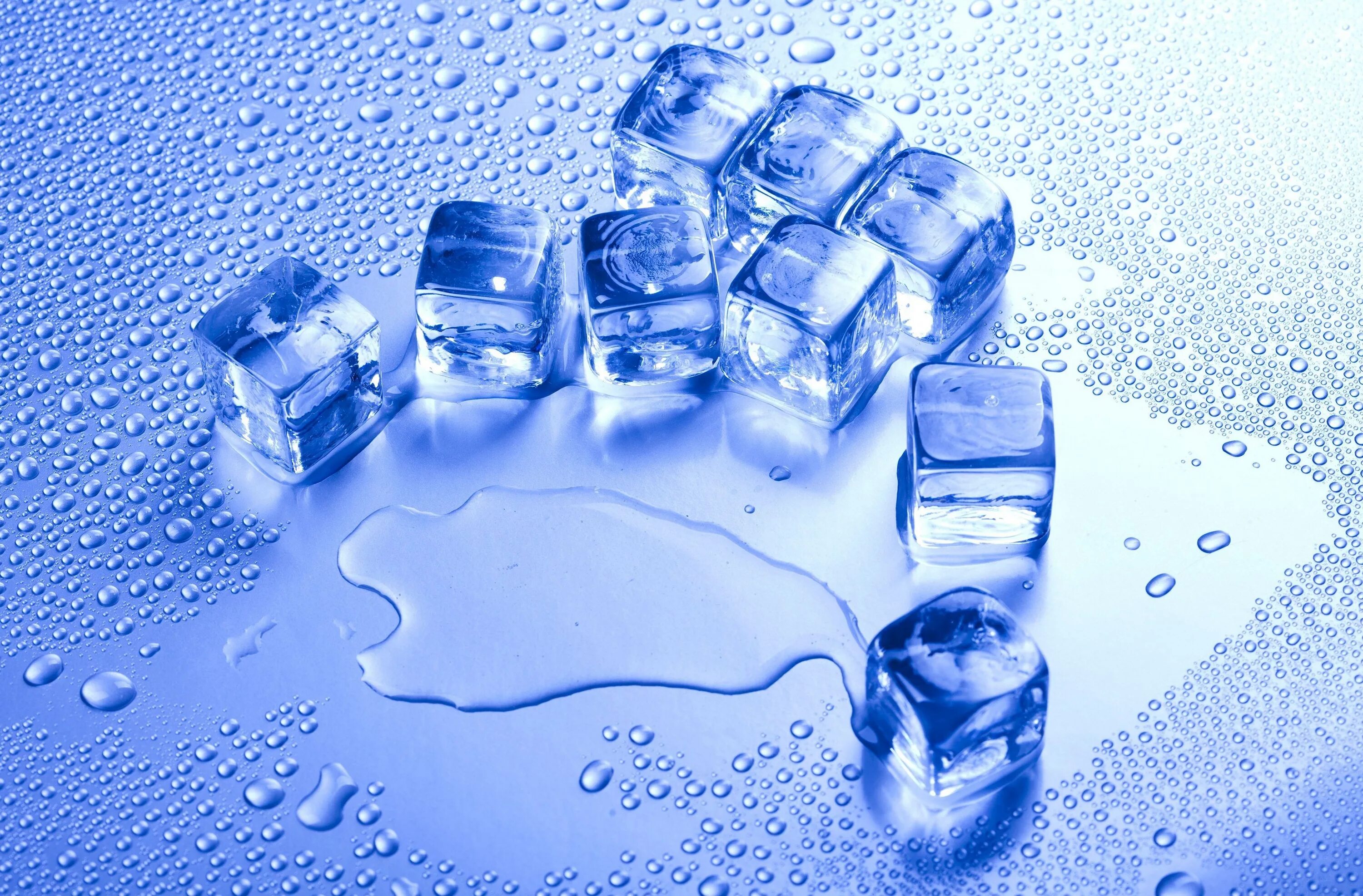 Лед растаявший он вода. Кубики льда. Красивые кубики льда. Тающие кубики льда. Лёд.