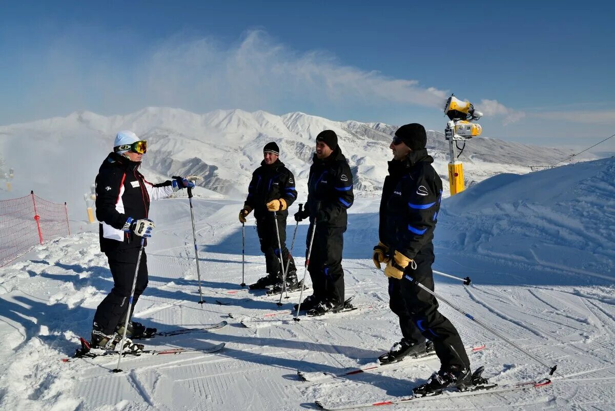 Горнолыжный в азербайджане. Горы Шахдаг курорт. Шахдаг лыжный курорт. Азербайджан горнолыжный курорт Шахдаг. Гора Шахдаг в Азербайджане.