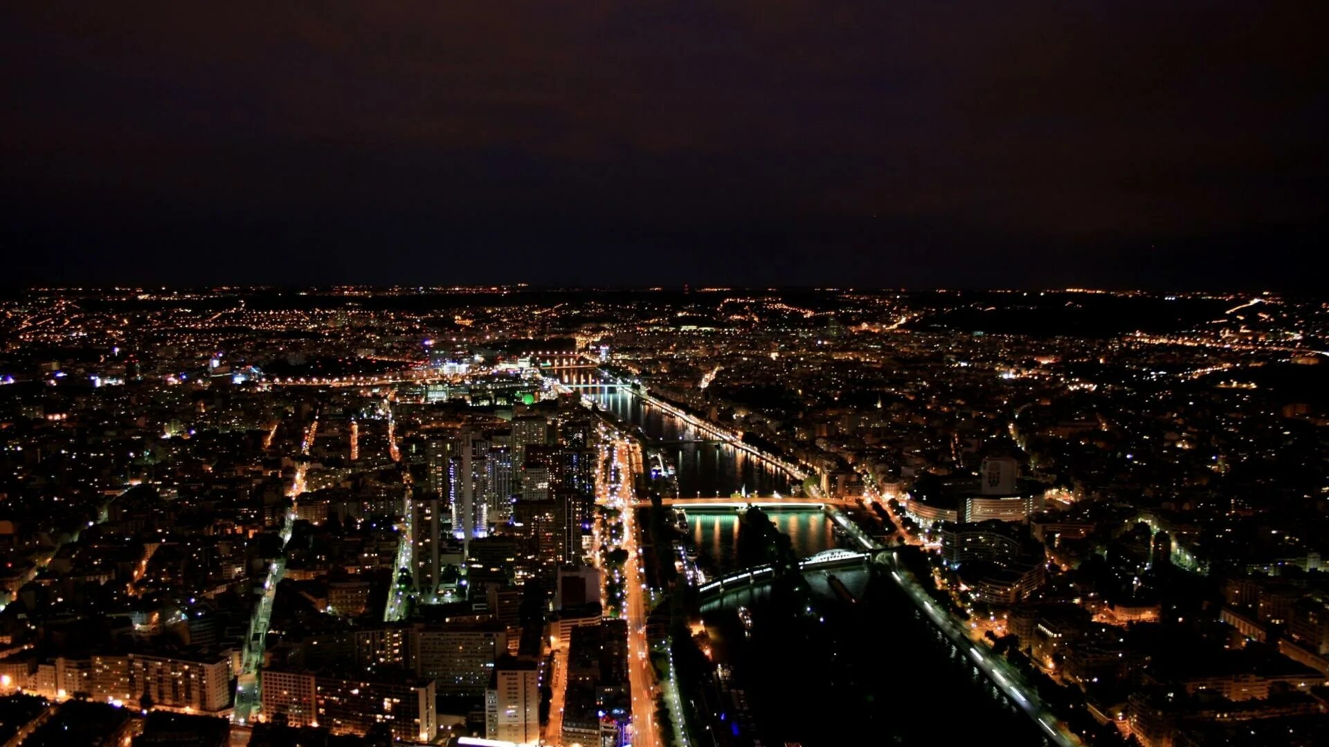 Город в огне. Декоративные светильники в интерьере. Красивый современный интерьер. Lighting view. Красивая большая спальня.