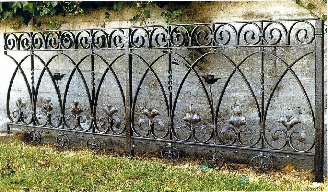 Студия ковки элементы. Студия ковки на ижорской 15. 1. Козырьки с коваными узорами. Козырьки с коваными узорами.