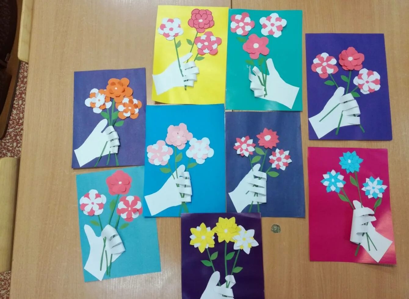 цветы средняя группа. аппликация по теме дружба в средней группе. аппликация. аппликация цветы для мамы. аппликация красивый цветок в средней группе.