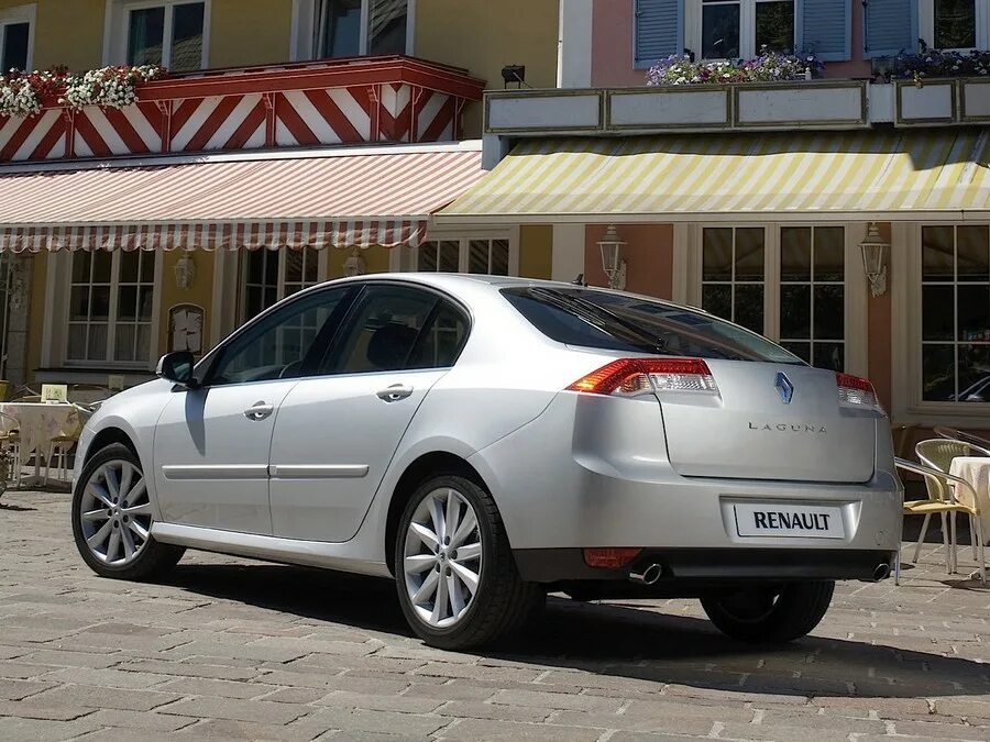 Автомобиль 2008. Рено Лагуна 2008. Renault Laguna 3 2008. Renault Laguna 3 поколение. Рено Лагуна седан 2007.