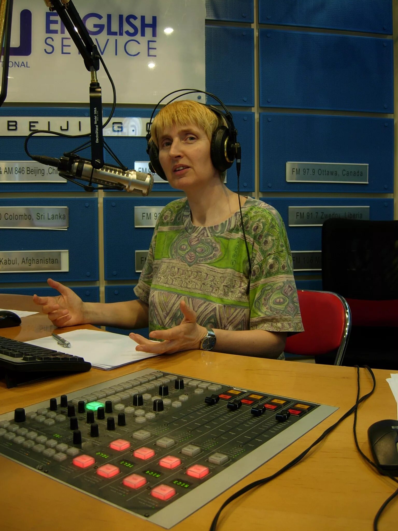 Radio host. Эм радио. em rosciano radio host. радио будущего.