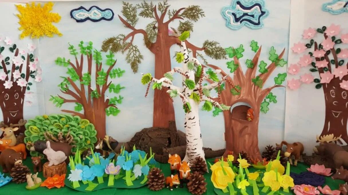 Животный мир весной старшая группа. Экологический макет для детского сада своими руками. Дерево своими руками для детского сада. Макет природы для детского сада. Дерево природы в детском саду.