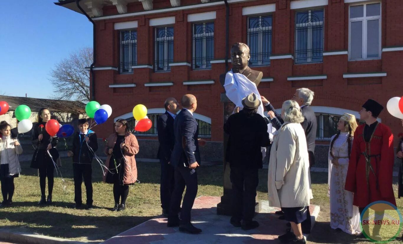 Прогноз погоды в грозном на завтра. Село озрек кбр. Галачиев тамик. Погода на завтра. Озрек школа.