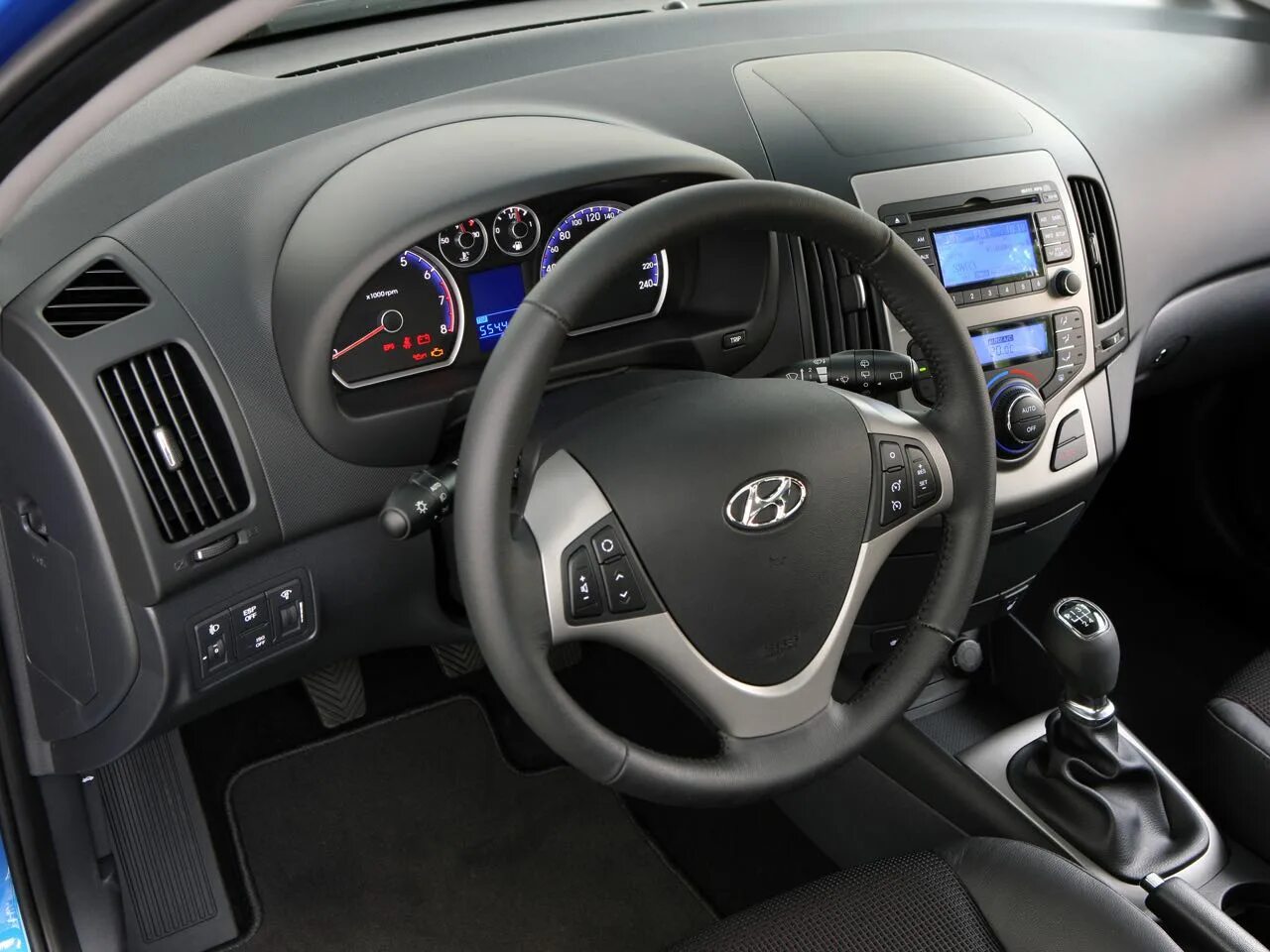 Торпедо хендай. Панель Хендай ай 30. Hyundai i30 панель. Hyundai i30 2011 салон. Hyundai i30 Interior 2010.
