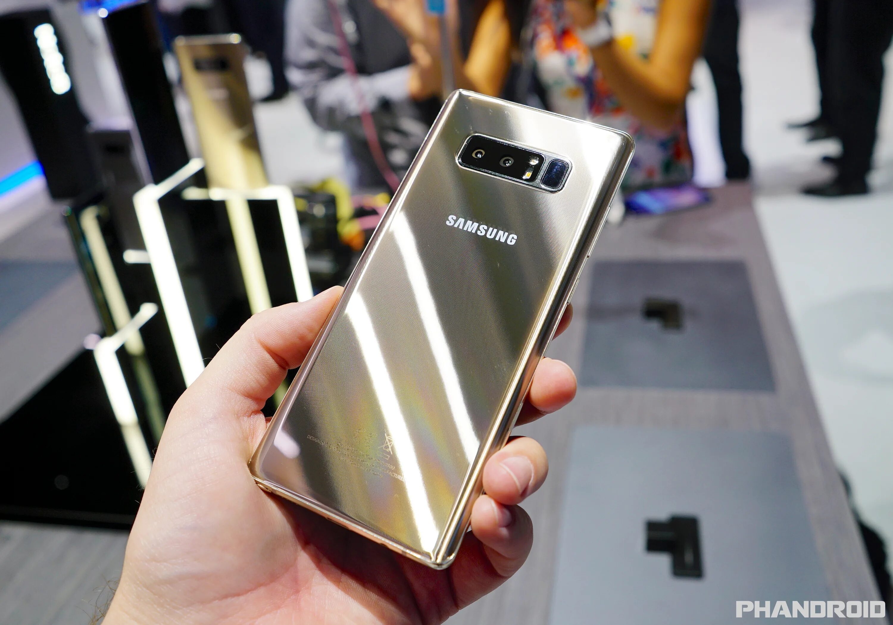 Почему нот 8. Samsung Galaxy Note 8. Samsung Note 8 Gold. Samsung Note 8 золотой. Galaxy Note 8 Plus.