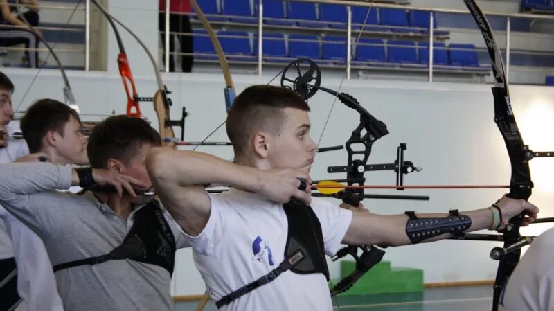 Лучников евгений васильевич. Ракхир красный лучник. Фильм про лучника. Монгольский лучник. Орландо блум леголас.