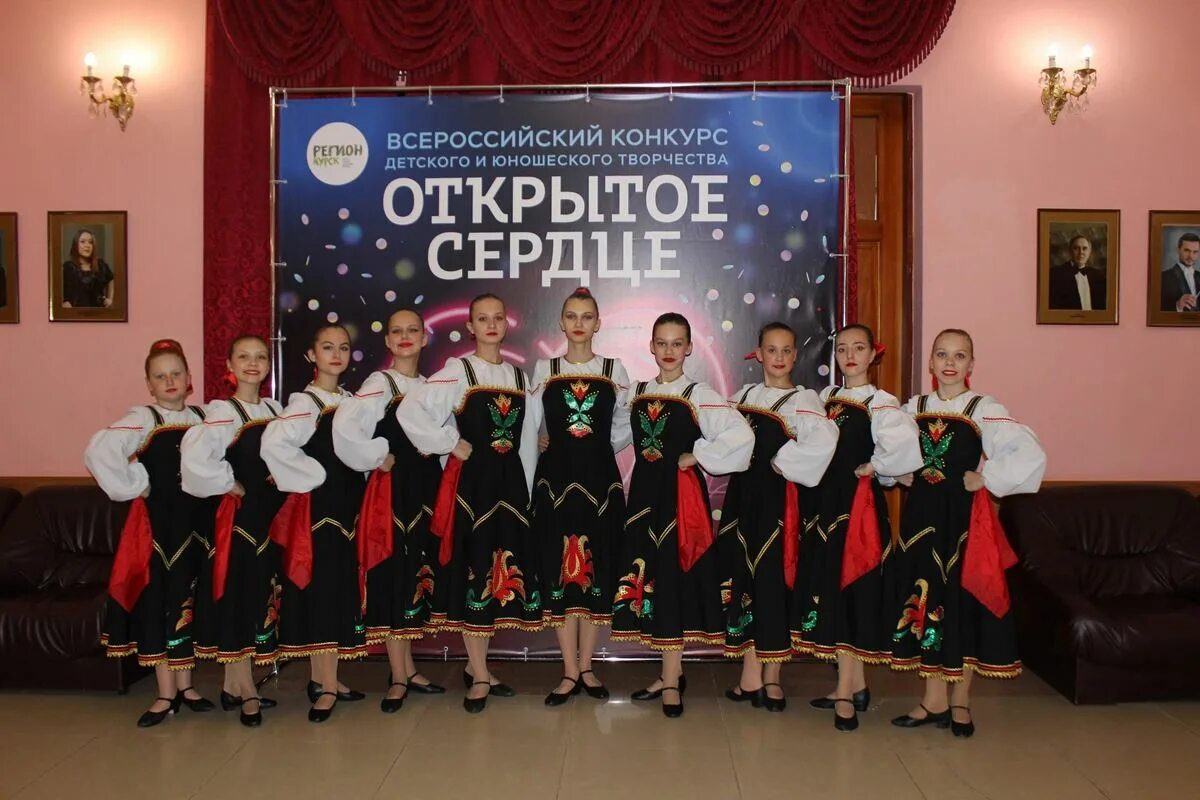 ансамбль пионеров. тбилиси мзиури 1984. космическая рок группа в ссср. ансамбль пионеров. ансамбль локтева фото - танец дружба.