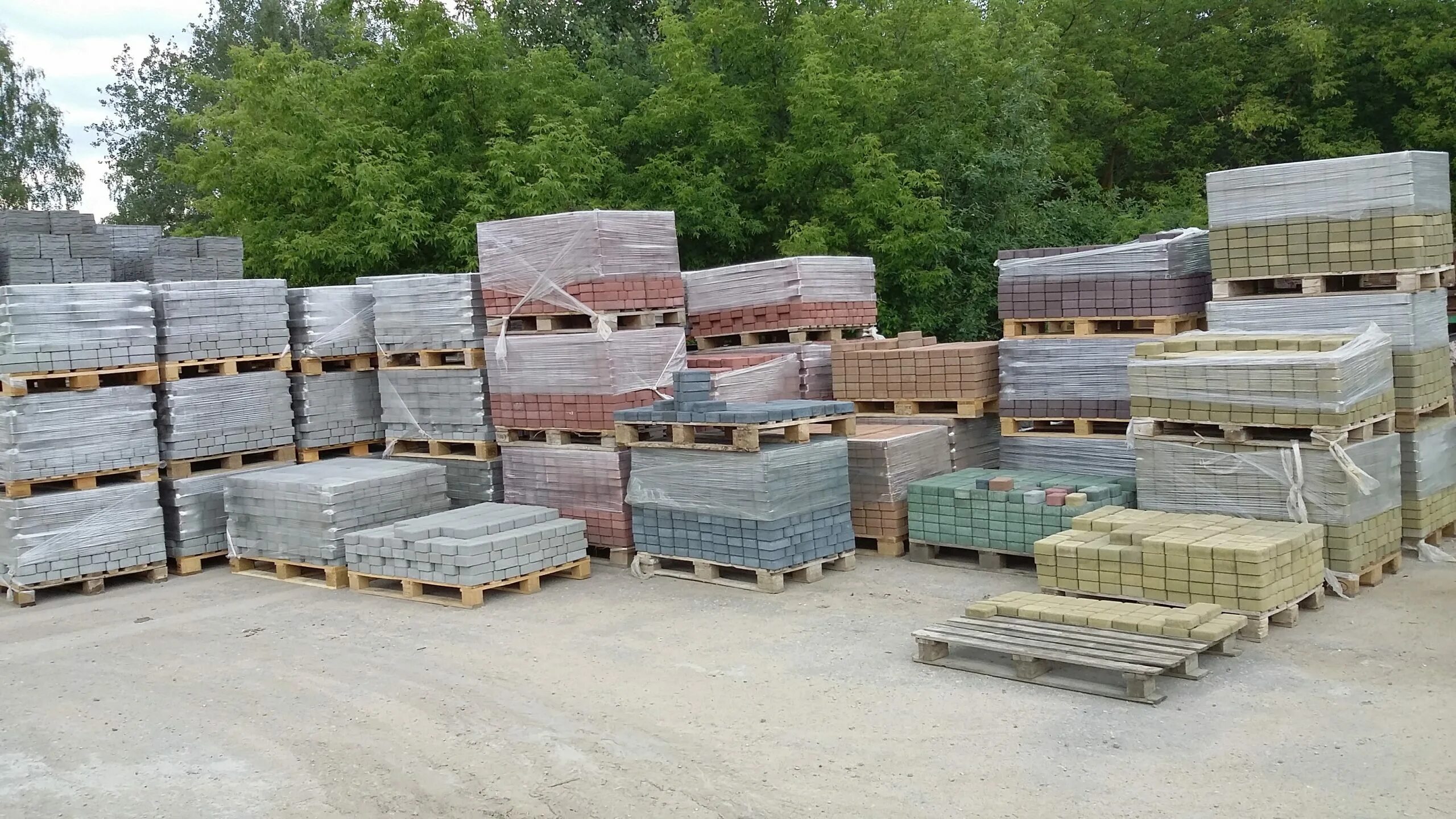 Тротуарная плитка braer старый город. Склад брусчатки. Брусчатка окатанная. Тротуарная плитка продается в упаковках по 8. Тротуарная плитка ландхаус новый город.