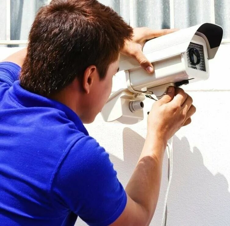 Плохой монтаж видеонаблюдения. Система видеонаблюдения. Монтаж видеонаблюдения. Монтаж камер видеонаблюдения. Шараш монтаж видеонаблюдения.